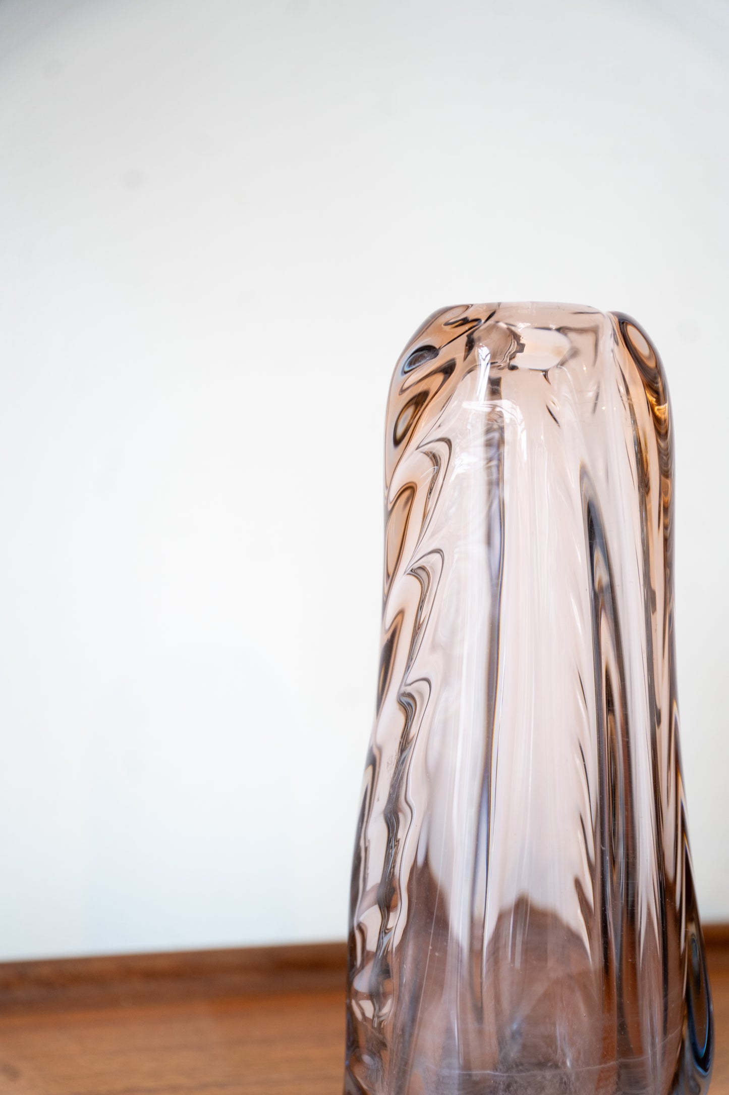 Hand-blown glass decorative vase by designed by Jan Beránek for Škrdlovice, Czechoslovakia, 1950–60