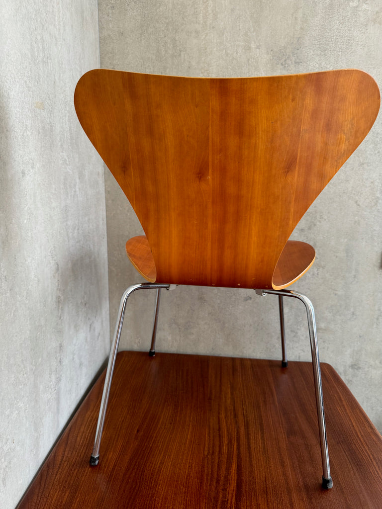 Arne Jacobsen for Fritz Hansen, 'Series 7' bentwood stacking chair (1960s) Denmark