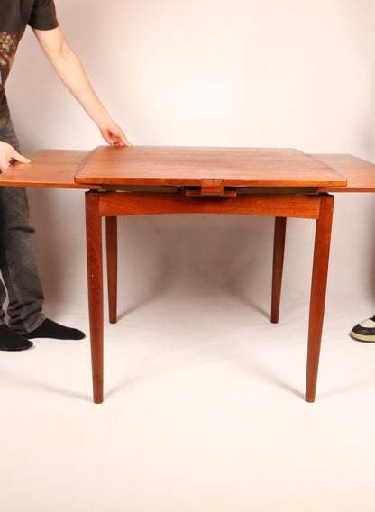 An Am Ansager Möbler metamorphic Teak Extending Dining / Card Table with baize lined reversible top, 1960s (Denmark)