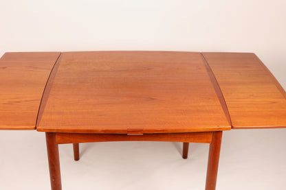 An Am Ansager Möbler metamorphic Teak Extending Dining / Card Table with baize lined reversible top, 1960s (Denmark)