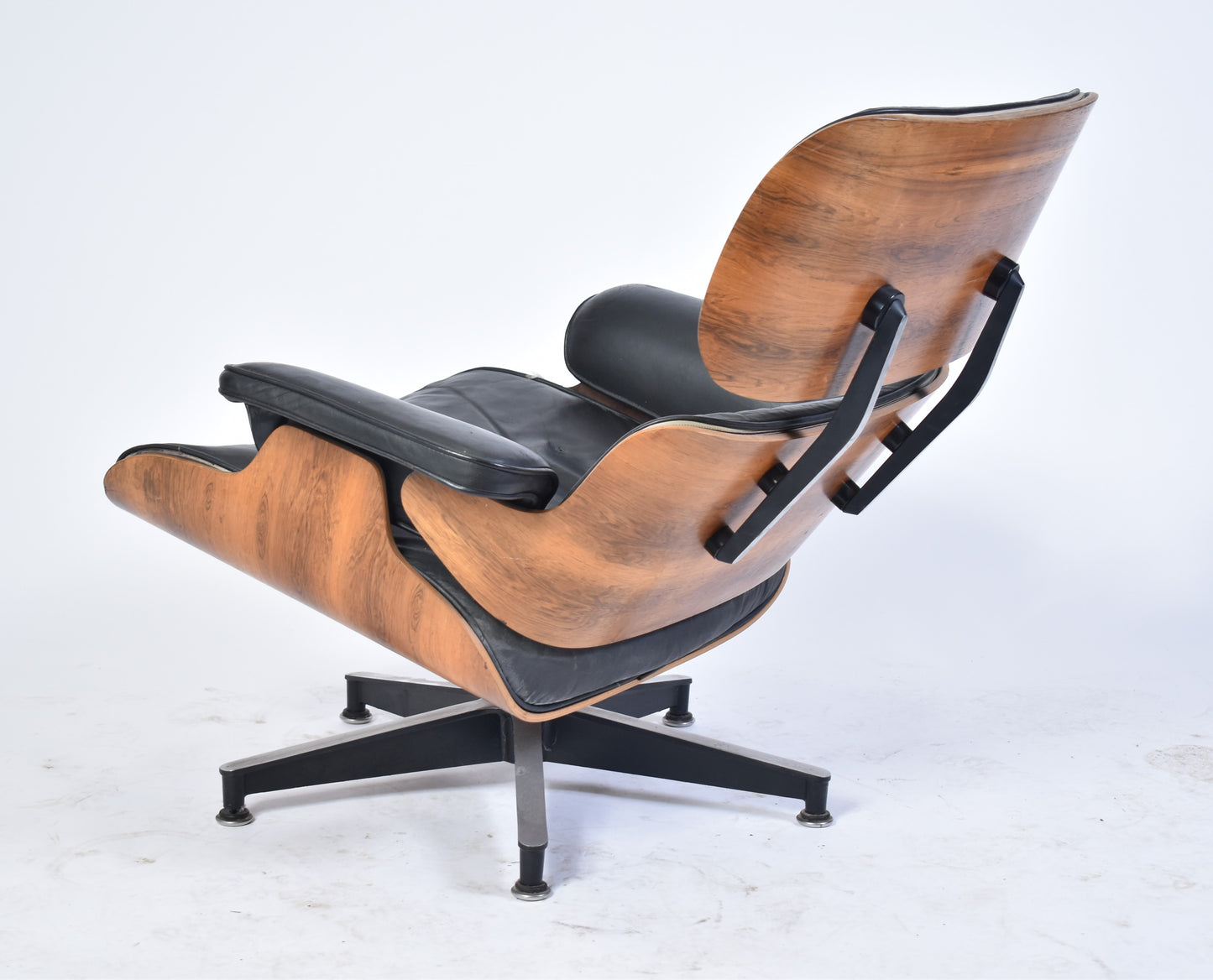 Model '670' lounge chair and '671' ottoman by Charles & Ray Eames for Herman Miller (1970s)