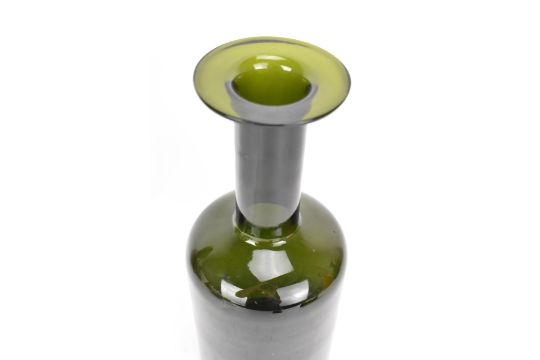 ‘Gulvvase’ glass bottle in green by Otto Brauer (Denmark) 1960s