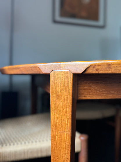 Brazilian rosewood extending table by Henry Rosengren Hansen for Brande Møbelindustri.