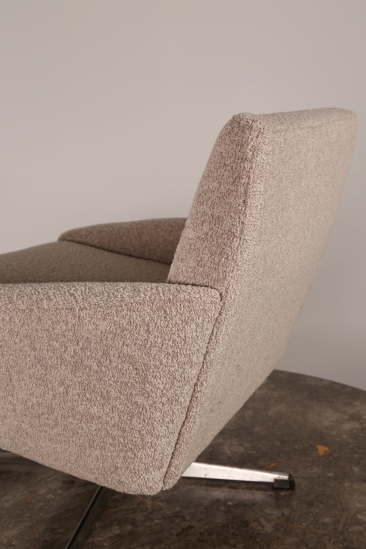 Midcentury swivel chair in pure wool boucle