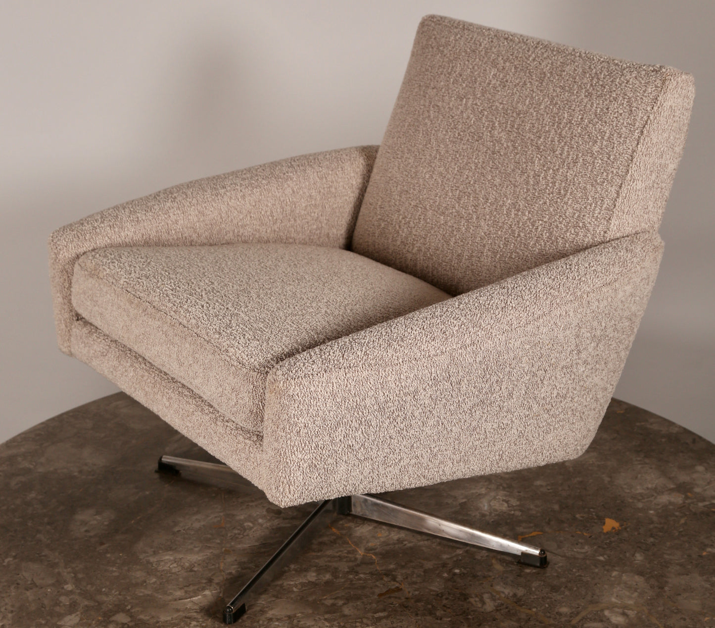 Midcentury swivel chair in pure wool boucle